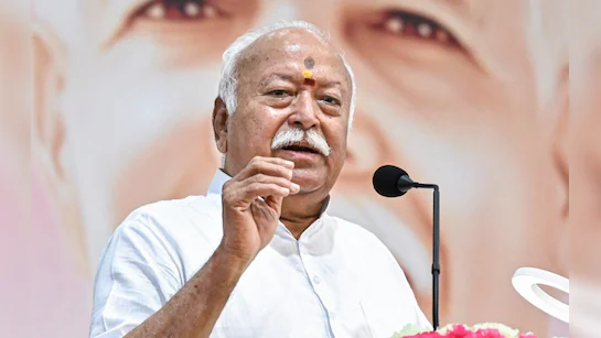 You are currently viewing “सारी भाषाएं भारत की राष्ट्र भाषा हैं” — सतना में बोले डॉ. मोहन भागवत, कहा ‘विविधता हमारी ताकत है, विभाजन नहीं’; सतना में संघ प्रमुख ने बाबा मेहर शाह दरबार की नव निर्मित इमारत का किया लोकार्पण!