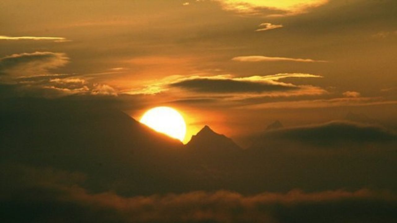 Read more about the article New Year 2026: यहां देखिए साल 2026 का सबसे पहला सूर्योदय, घूमने के लिए भी है परफेक्‍ट, जानें कैसे पहुंचें