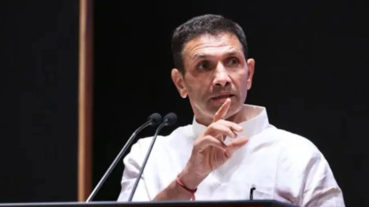 Read more about the article ‘BJP ओबीसी को 27 % आरक्षण देने की इच्छुक नहीं, इसलिए सुनवाई में वकील नहीं भेजा’, जीतू पटवारी ने सरकार पर हमला बोला