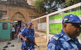 Read more about the article धार में बसंत पंचमी शांतिपूर्ण संपन्न, पुलिस ने डीजे पर थिरकते हुए मनाया सफलता का जश्न; सख्त सुरक्षा के बीच 24 साल में पहली बार पूरी तरह शांत रहा शहर