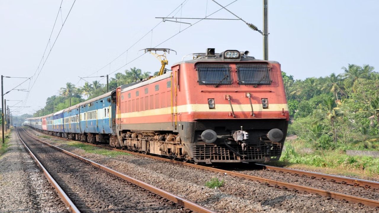 You are currently viewing Holi Special Train: होली पर रेल यात्रियों का सफर होगा आसान, भोपाल-रीवा के बीच चलेंगी 5 स्पेशल ट्रेन, ये है शेड्यूल