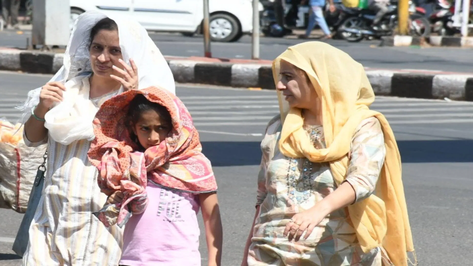 Read more about the article मध्य प्रदेश में तेज गर्मी का असर, कई शहरों में पारा 40 डिग्री के करीब; कुछ जिलों में बारिश की संभावना