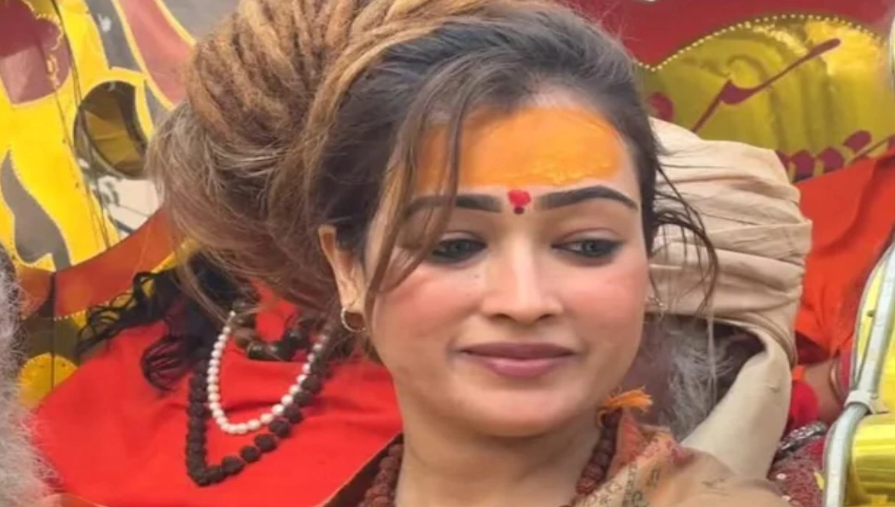 You are currently viewing ‘मुझे नचनिया-कुदनिया कहा जा रहा…’, संन्यास पर सवाल उठाने वालों पर भड़कीं हर्षानंद गिरी