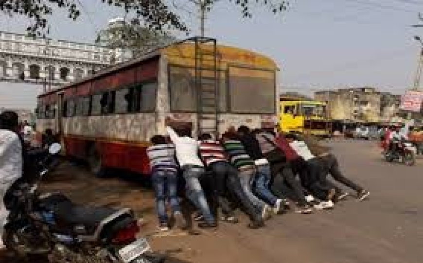 Read more about the article एमपी में 15 साल पुरानी बसें होंगी बंद: हाईकोर्ट ने खारिज की ऑपरेटरों की याचिकाएं, 899 खटारा बसों पर कार्रवाई तय