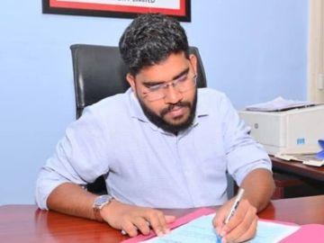 Read more about the article जबलपुर स्मार्ट सिटी में नया विवाद: महिला कर्मचारी का IAS CEO पर आरोप, ‘दो कौड़ी की कर्मचारी’ कहकर किया अपमान