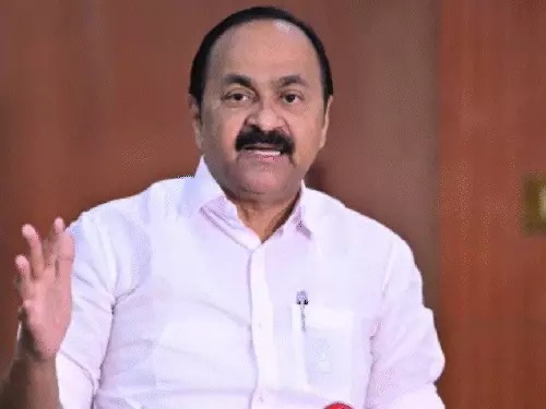 You are currently viewing केरल CM ने बंगाल CM से राजगोपाल के पासपोर्ट मामले में दखल मांगा: पुलिस वेरिफिकेशन रिपोर्ट से रिन्यूअल अटका, तत्काल कार्रवाई की अपील