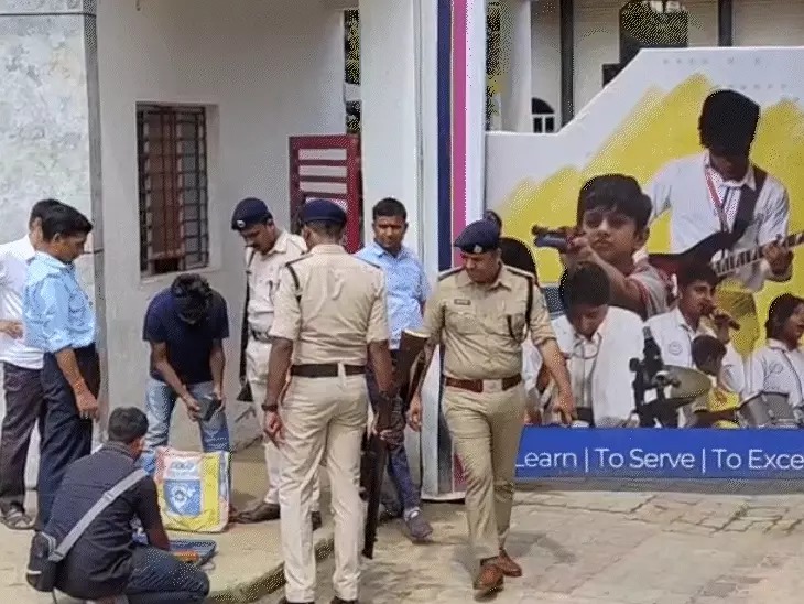 You are currently viewing CM आवास और 4 स्कूलों को बम से उड़ाने की धमकी: ईमेल में दी गई ब्लास्ट की तारीख-समय की जानकारी, पटना पुलिस हाई अलर्ट पर