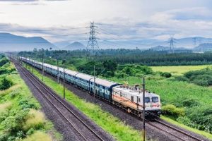 Read more about the article नॉर्दर्न रेलवे के 680 किमी रेल मार्ग पर ‘कवच 4.0’ सिस्टम लगाने के लिए ₹206 करोड़ की स्वीकृति