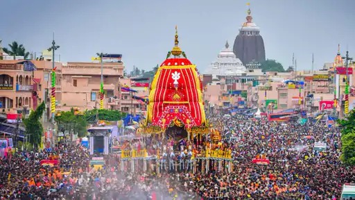 Read more about the article पुरी रथयात्रा में 10 लाख से अधिक श्रद्धालु पहुंचे, दो श्रद्धालुओं की मौत; सरकार ने भगदड़ की खबरों से किया इनकार