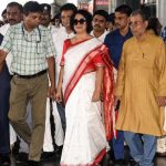19 साल बाद कोलकाता लौटीं तस्लीमा नसरीन: एयरपोर्ट पर समर्थकों ने किया स्वागत, बोलीं- यह शहर मेरे लिए दूसरे घर जैसा