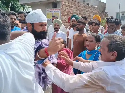 Read more about the article शादी समारोह में दुल्हन के धर्म पिता की गिरफ्तारी, परिजनों ने लगाया मारपीट का आरोप