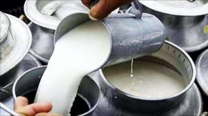 Read more about the article मुंबई में दूध के दाम में बड़ा उछाल, 1 सितंबर से ₹102 लीटर होगा थोक भाव; दही-पनीर और मिठाइयां भी महंगी होने के आसार
