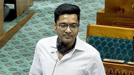 You are currently viewing सुप्रीम कोर्ट से अभिषेक बनर्जी को राहत, आंखों के इलाज के लिए 3 हफ्ते विदेश जाने की मंजूरी